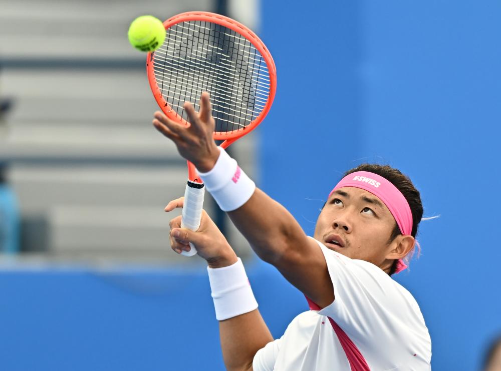 热爱皆平等，河南球迷赛前在球场外声援阿奇姆彭