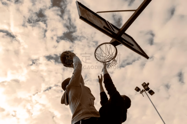 ATP以辛卡强强对话结束2025赛季，辛纳一战追平六位网坛传奇纪录