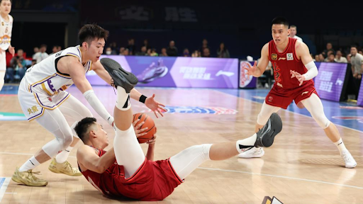 CBA：广州队主场大胜吉林